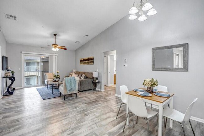 Building Photo - 6984 Ortega Woods Dr