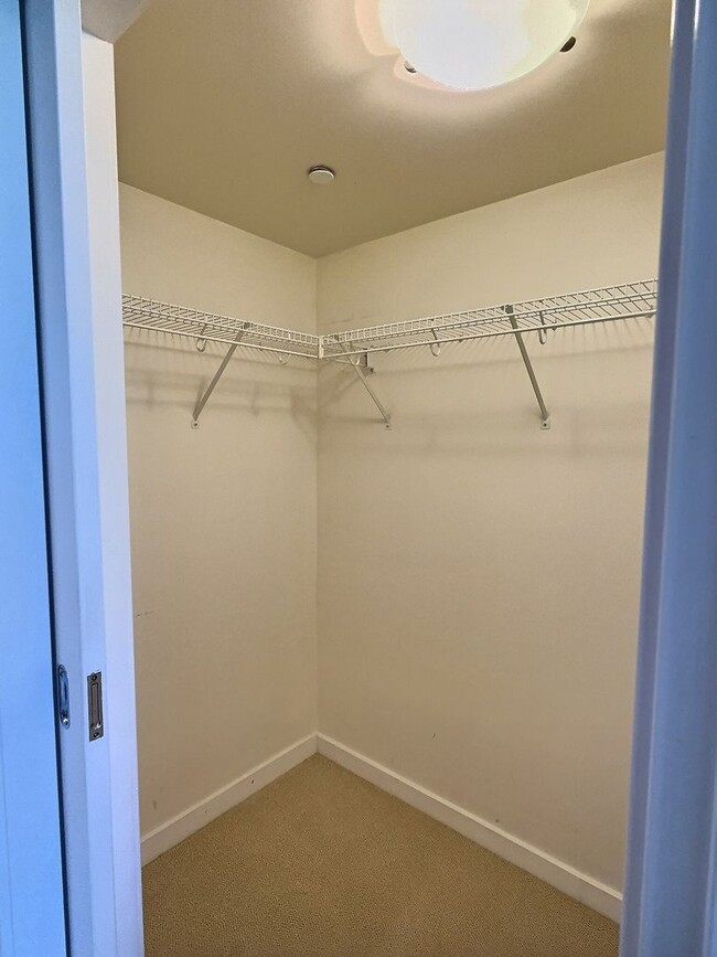 Foto del edificio - Luxurious One-Year Rental in the Heart of Kaka‘ako – with  Resort Amenities