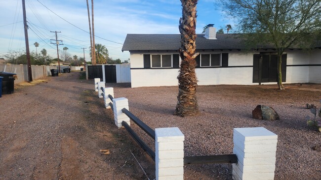 Building Photo - 2211 S Kachina Dr