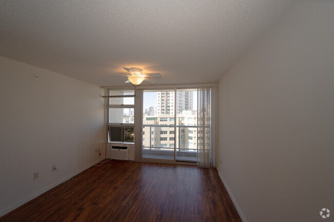 Building Photo - 1315 Kalakaua Ave