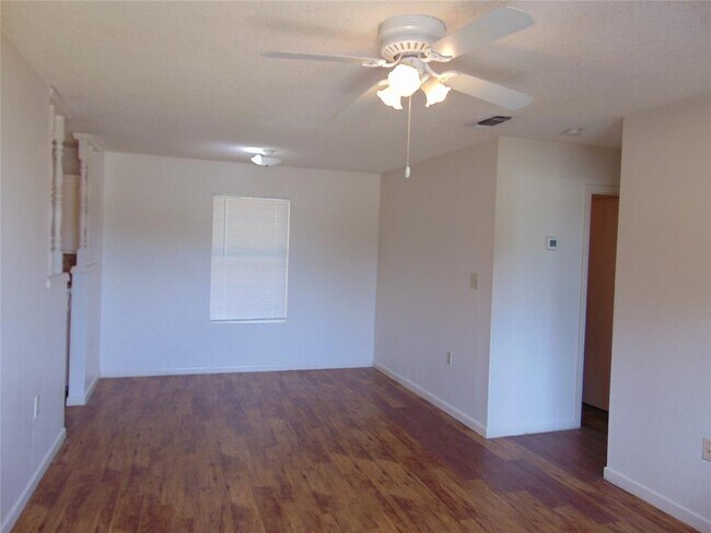 Foto del edificio - 170 Creek Rd