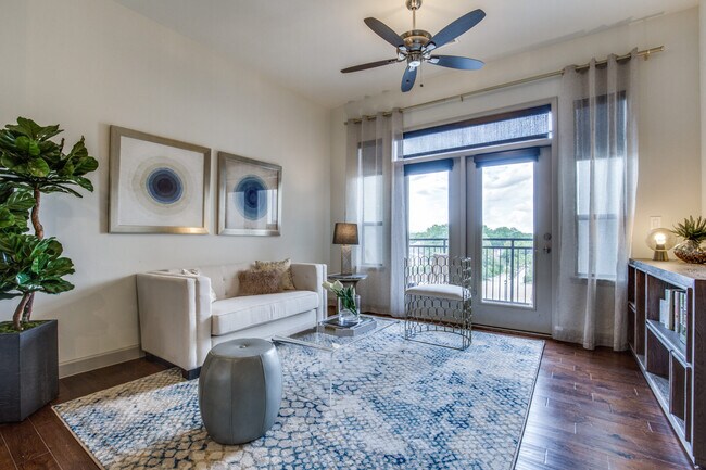 Building Photo - Sophisticated Spaces: One Bedroom Apartmen...
