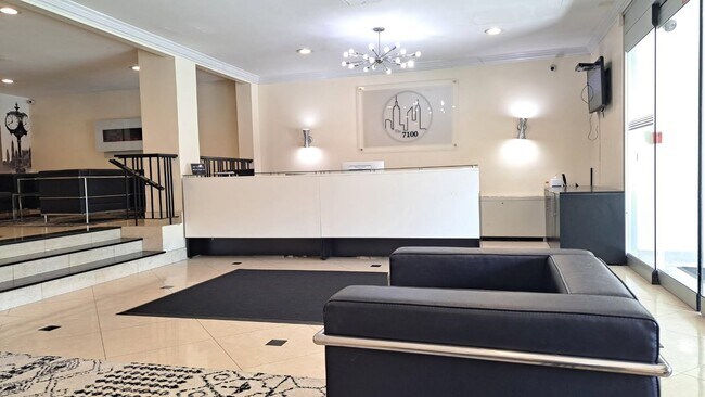Foto del edificio - 7100 JFK Blvd E