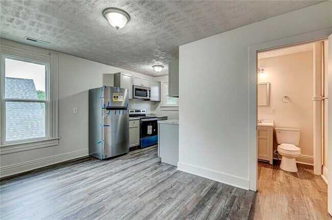 Foto del edificio - 803 E Washington St