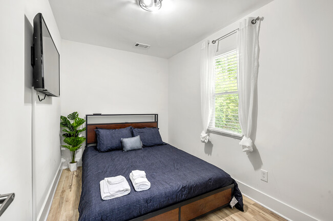 Building Photo - 2310 Tiger Flowers Dr NW