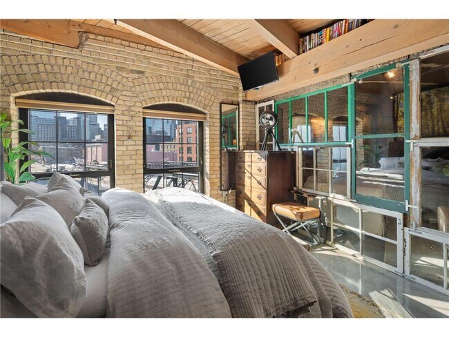 Building Photo - 404 N Washington Ave