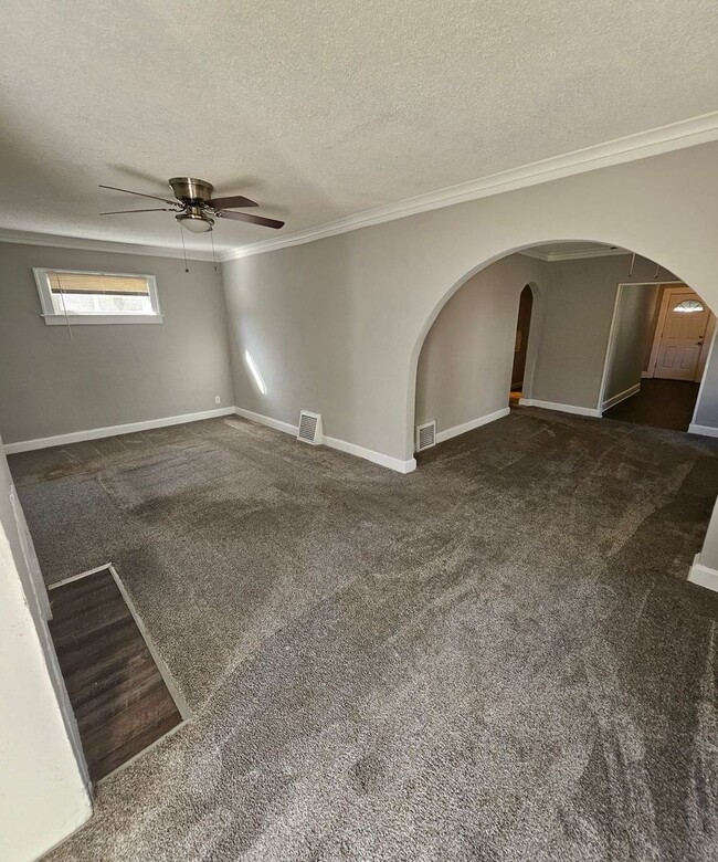 Building Photo - 1158 E 75th Terrace