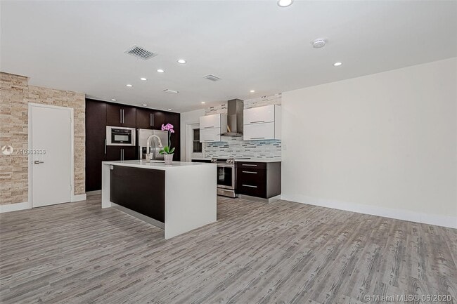 Building Photo - 648 Kensington Pl