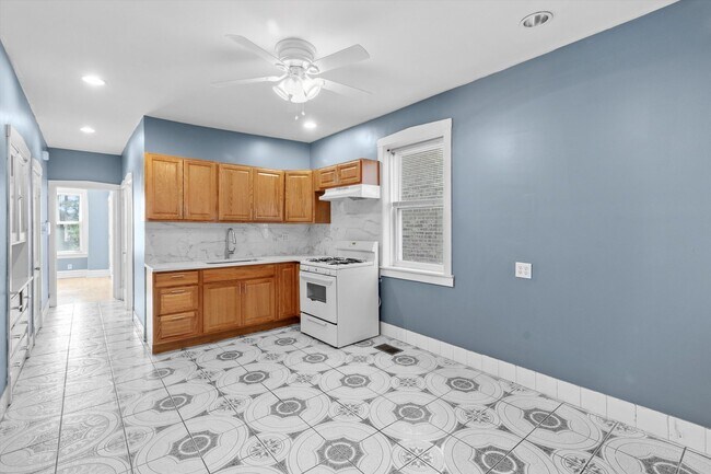 Foto del edificio - 2246 N Leamington Ave