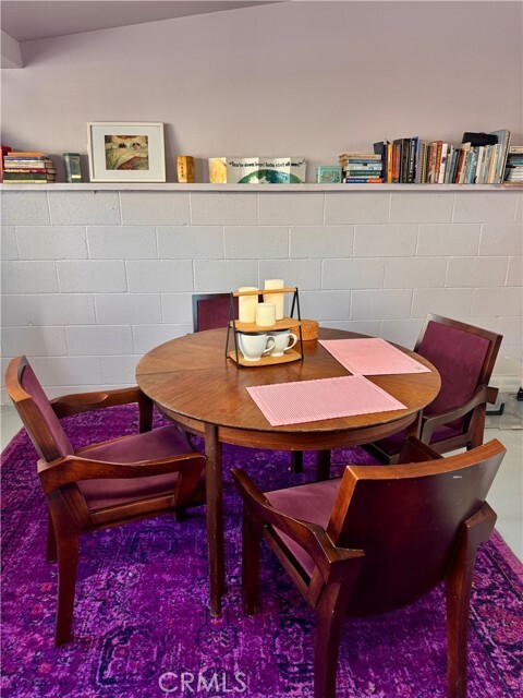 Building Photo - 2370 Temple Hills Dr