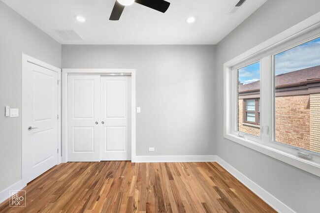 Foto del edificio - 8734 Kimball Ave
