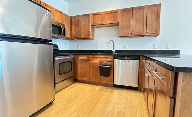 Foto del edificio - 100 Chestnut Ave