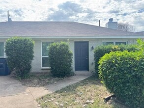 Building Photo - 2208 Madrid Ct