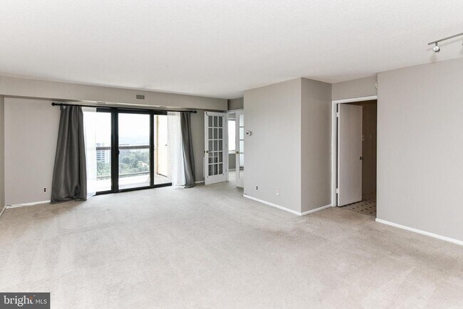 Foto del edificio - 205 Yoakum Pkwy