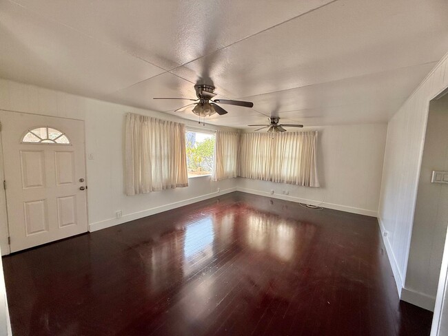 Building Photo - Partially Renovated 3 Bedroom / 2 Bathroom Main House – 1,400 Sq Ft