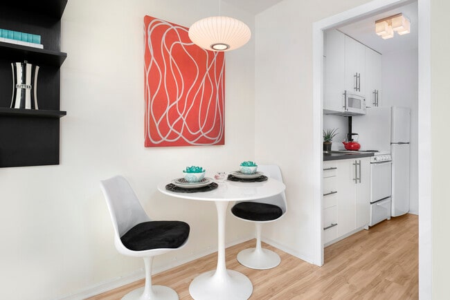 Área de cocina STUD - 3130 N. Lake Shore Drive