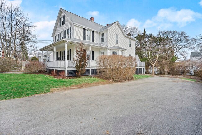 Foto del edificio - 22 Bartlett Ave