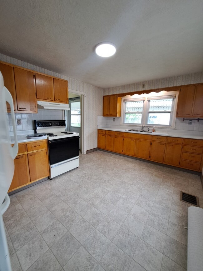 Building Photo - 5049 Pensacola Blvd