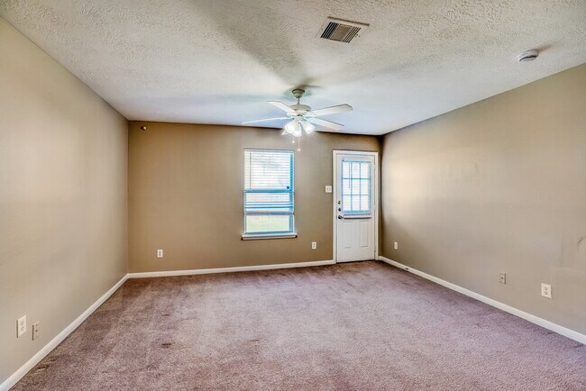 Foto del edificio - 13118 Kingston Point Ln