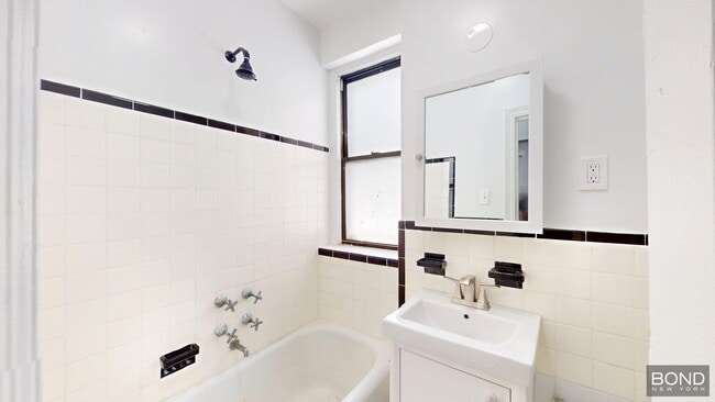 Building Photo - 215 W 80th St