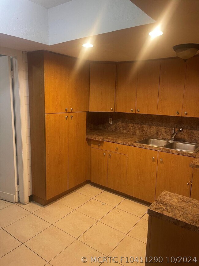 Foto del edificio - 41 NE 23rd Ct