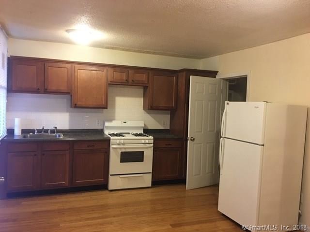 Building Photo - 570 Main St