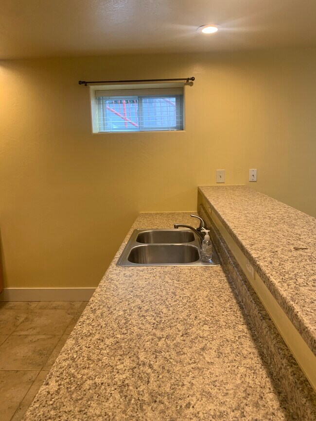 Foto del edificio - 316 W Broadway St