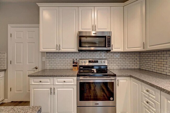 Building Photo - 715 S Romans Ct