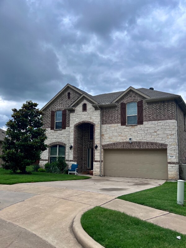 Primary Photo - 820 Osage Dr
