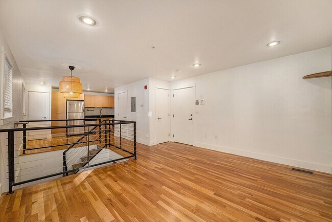 Foto del edificio - 2bed/1.5 bath Stylish Condo in LoHi