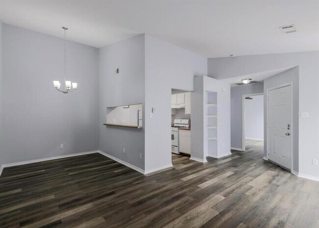 Building Photo - 2132 Andover Dr