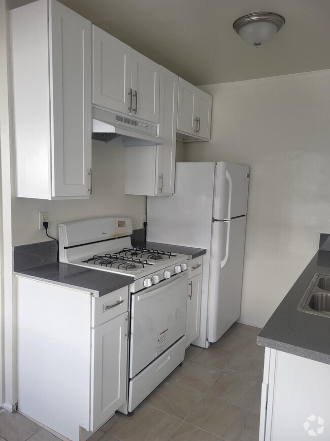 Building Photo - 4542 W 17th St