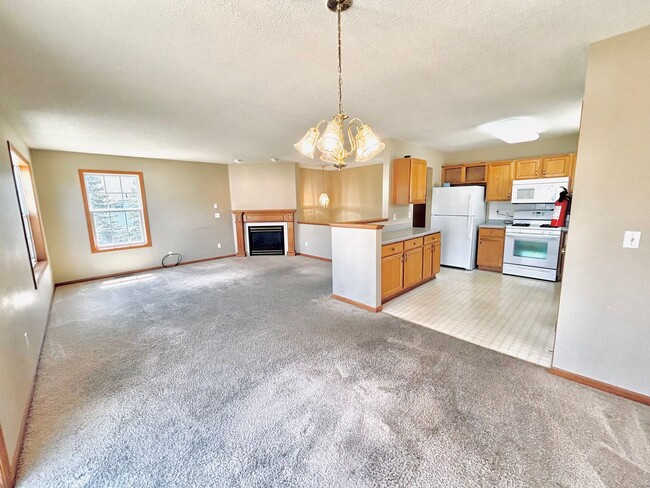 Building Photo - Rare Detached 4bed Townhome in Prime Shako...