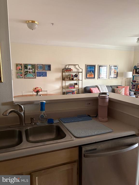 Foto del edificio - 1571 Spring Gate Dr.