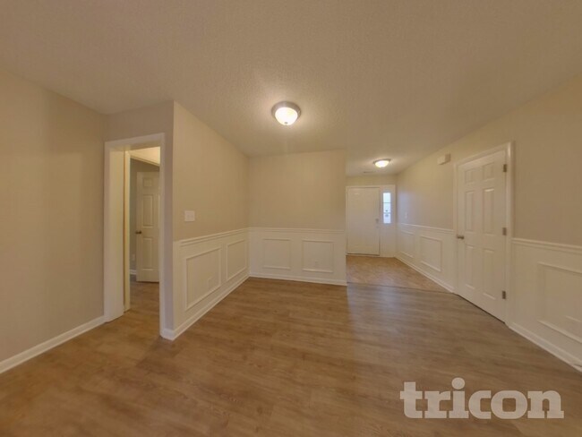 Foto del edificio - 6027 Running Deer Rd