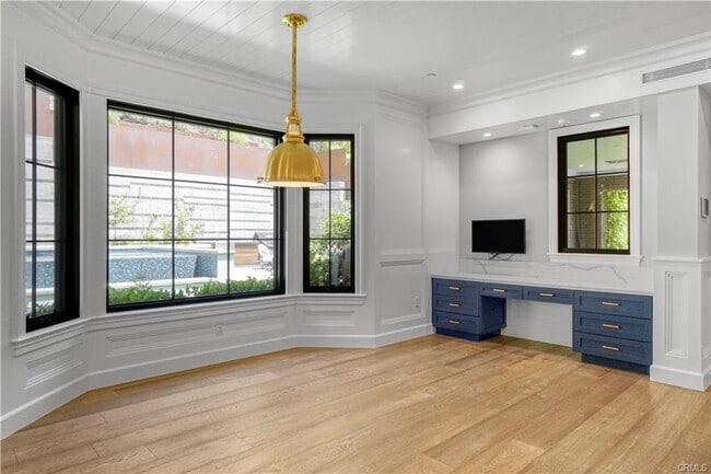 Building Photo - 2520 La Condesa Dr