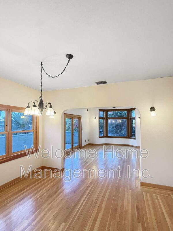 Building Photo - 127 Escobar St