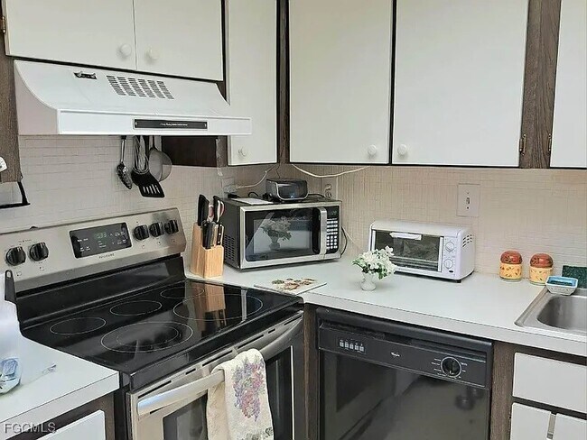 Foto del edificio - 2264 Winkler Ave