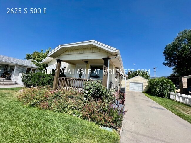 Building Photo - Fantastic 2 Bedroom Salt Lake Home! No Dep...