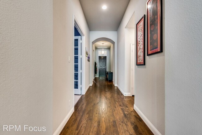 Building Photo - 4 br, 3 bath House - 909 Warwick Blvd