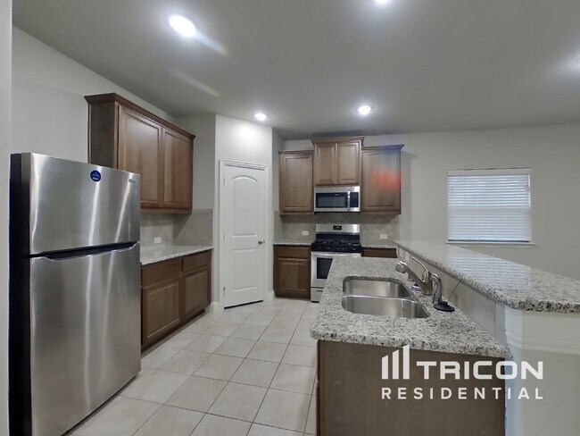 Foto del edificio - 7816 Cypress Dr