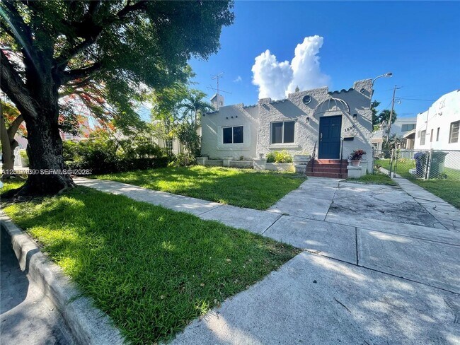 Building Photo - 1520 SW 10th St