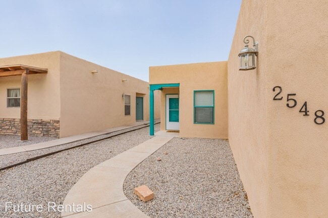 Building Photo - 3 br, 2 bath House - 2548 Las Alturas