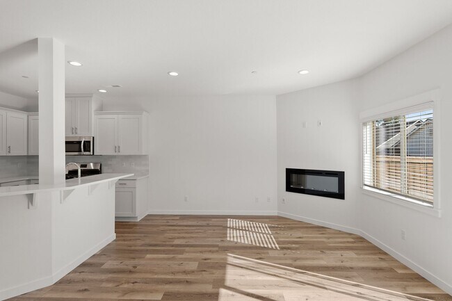 Building Photo - Pleasant Valley Villages 3 Bedroom Townhome with Community Center