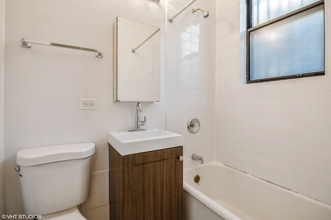 Foto del edificio - 644 W Wrightwood Ave