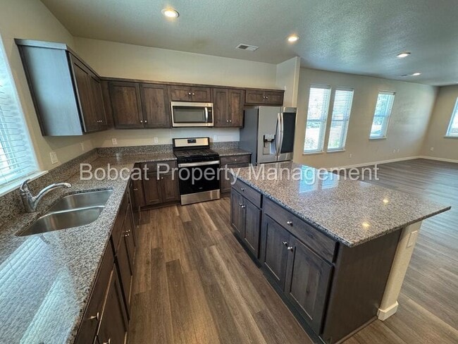 Foto del edificio - 914 Garden Ct