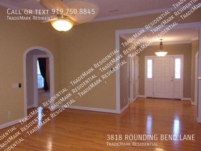 Foto del edificio - 3818 Rounding Bend Ln