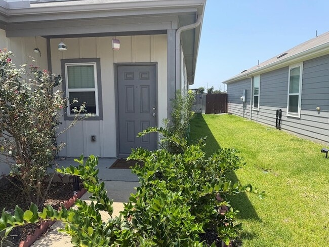 Photo - 16039 Kingfield Haven Dr Unit House