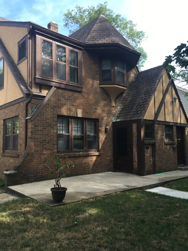 Primary Photo - 1805 Oakland Dr