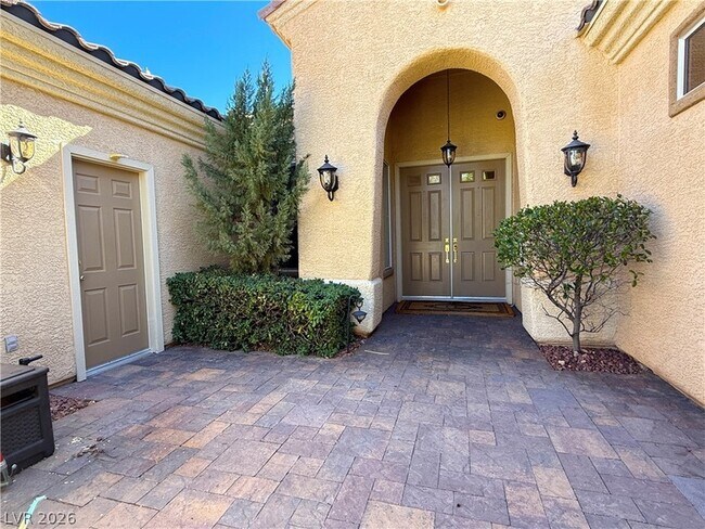 Building Photo - 2875 Scotts Valley Dr